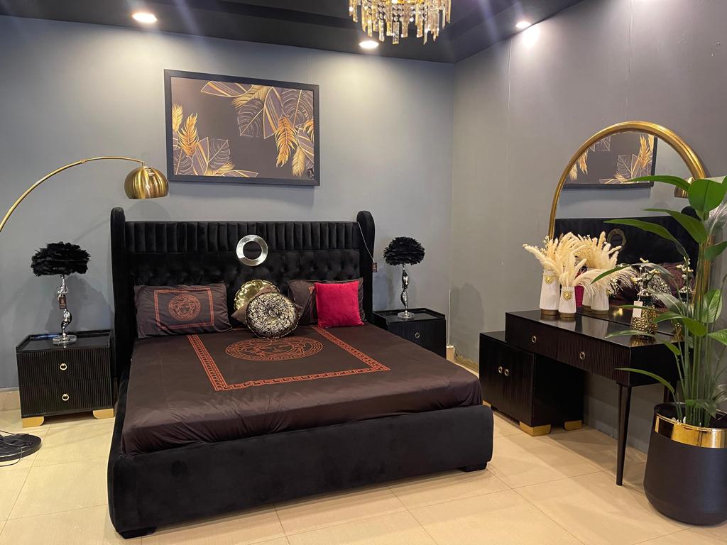 Black Padded Bed - Zeegalleria