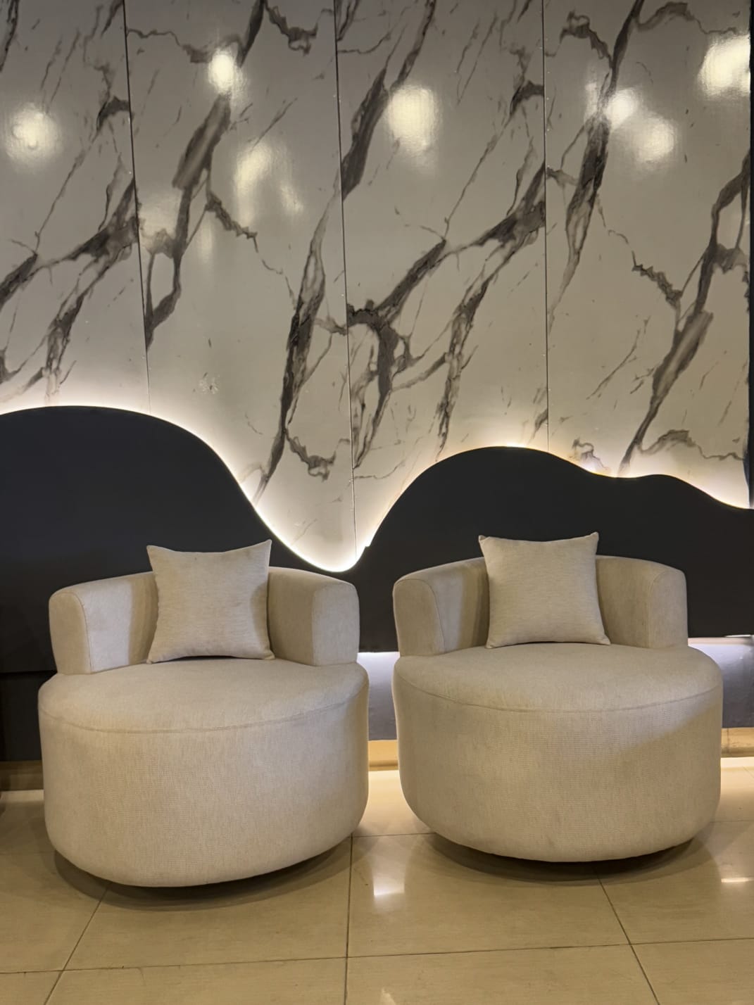 Still Rounded Chair ELEGANT ROUNDED CHAIRS WITH REVOLVING – Zeegalleria