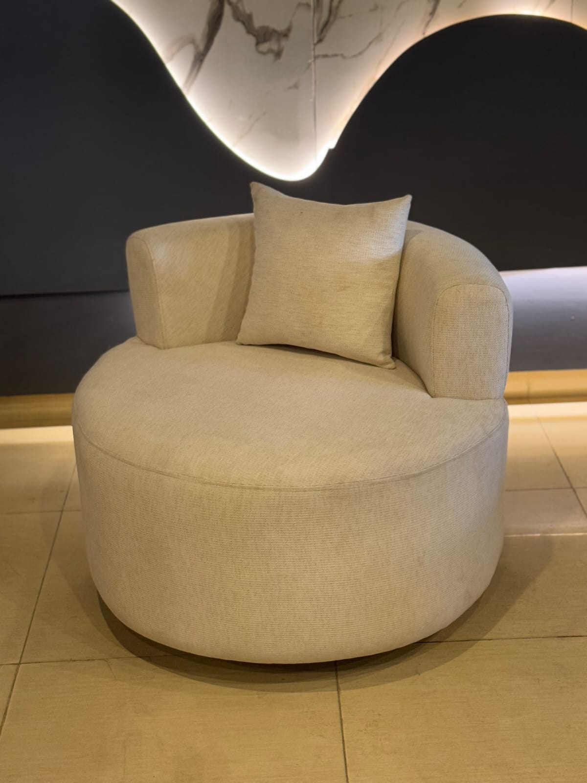 Still Rounded Chair ELEGANT ROUNDED CHAIRS WITH REVOLVING – Zeegalleria