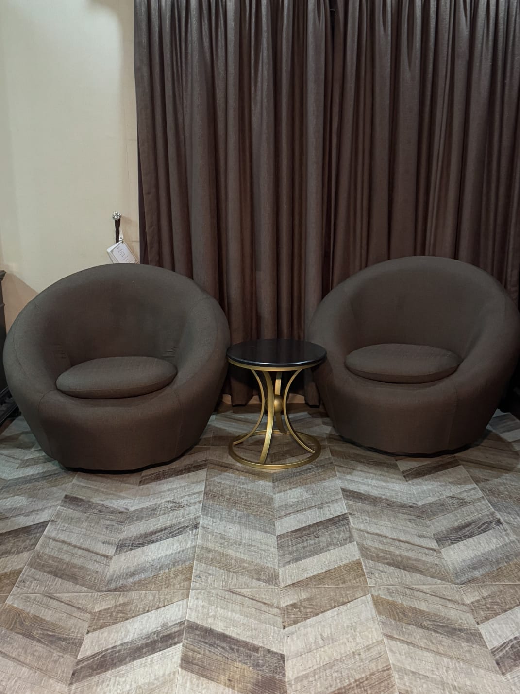 MODERN BROWN ROOM CHAIRS