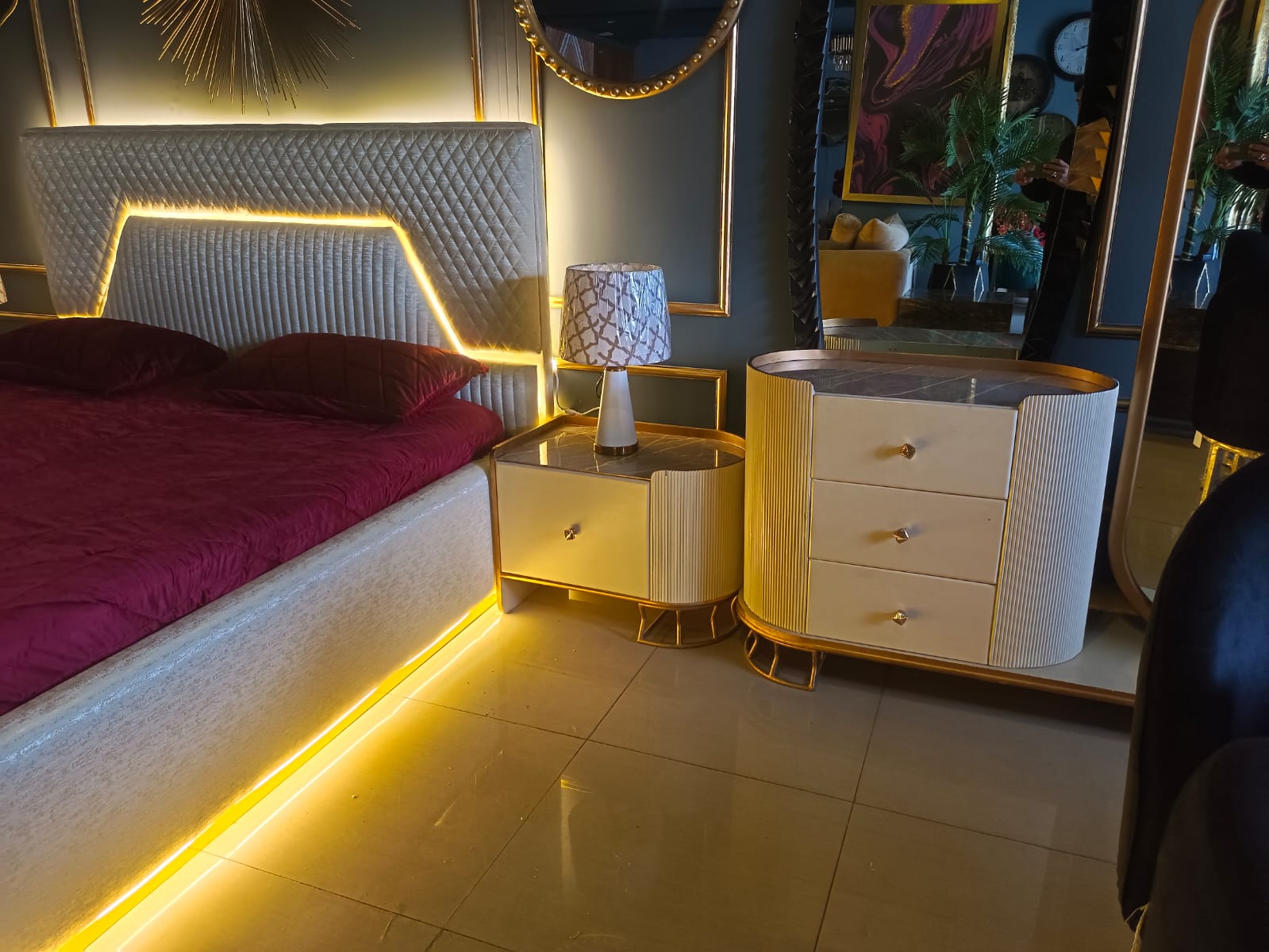 CONTEMPORARY GLOW BED